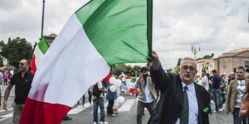 L'assalto ad una scuola ricorda tempi bui.