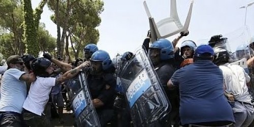 Contro i migranti violenza ingiustificata, frutto di un clima d'odio montato ad'arte